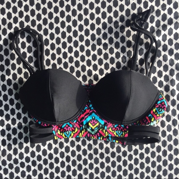 ⭐️4 for $30 ⭐️ Black bathing suit top - Picture 2 of 4